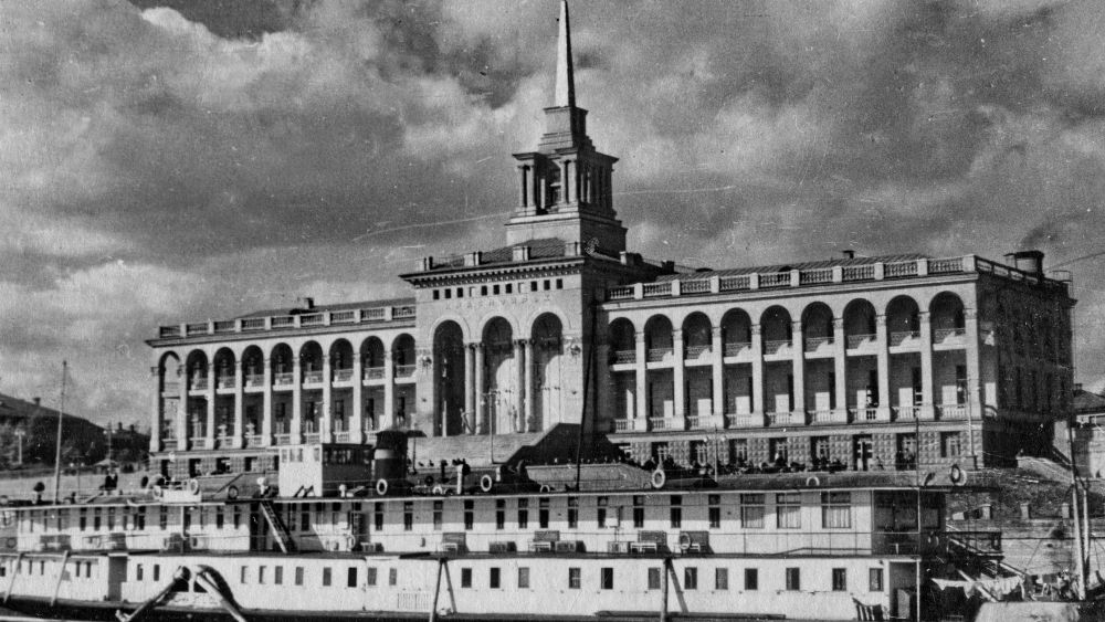 От причала до бизнес-центра: история здания красноярского Речного вокзала